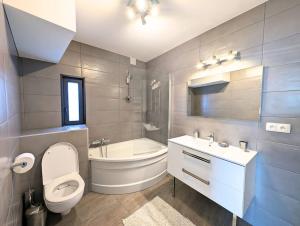 Koupelna v ubytování Plage & Marais - Maison 3 chambres 6 personnes - + 11 fotografií