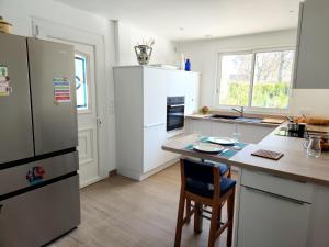 Η κουζίνα ή μικρή κουζίνα στο Séjour apaisant avec piscine à Andernos-les-Bains