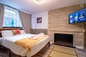 a bedroom with a bed and a fireplace at Japanese themed 2bedroom in Gold Coast for up to 4 guests with optional Valet parking in Chicago