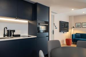 Aparthotel Birmingham的厨房或小厨房