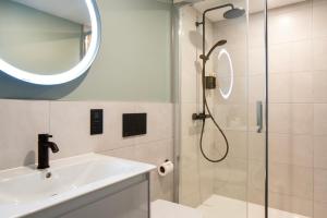Aparthotel Birmingham的一间浴室