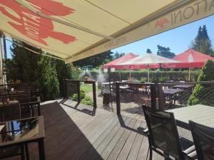 Ein Restaurant oder anderes Speiselokal in der Unterkunft Resort Hotel Zvíkov 