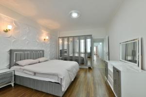 Postel nebo postele na pokoji v ubytování Dilek Apartments