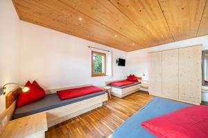 Posteľ alebo postele v izbe v ubytovaní Seppnerhof Ferienwohnung Enzian