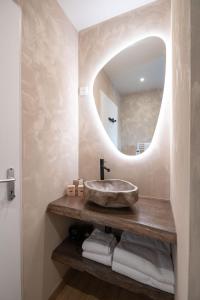 a bathroom with a sink and a mirror at K1, appartement avec grande terrasse et vue pistes in Gérardmer