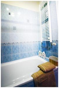 Ένα μπάνιο στο Color 24 Apartament V