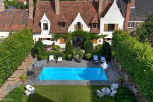 Bazén v ubytování Exclusive Suites The Secret Garden nebo v jeho okolí