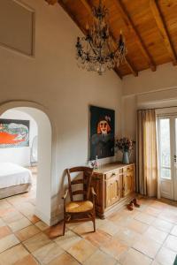 TV a/nebo společenská místnost v ubytování Apricus Locanda Boutique Hotel