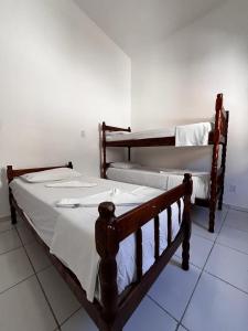 Uma ou mais camas em beliche num quarto em POUSADA MARINHA DO CEU
