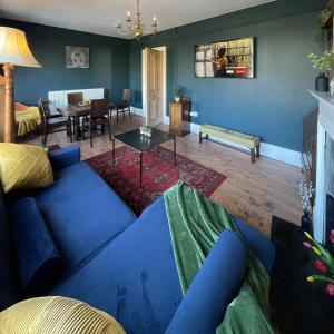 Et opholdsområde på Large Beautiful Luxury City Centre Apartment on On Mill Rd - Walk to Station and City Centre