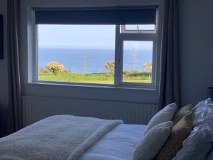 Ένα ή περισσότερα κρεβάτια σε δωμάτιο στο Follies Suites Ballyvoile