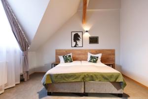 Ein Bett oder Betten in einem Zimmer der Unterkunft FOLGA - Hotel, Restauracja, Browar, SPA