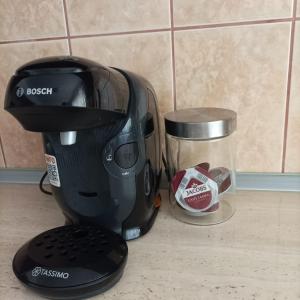 a mixer on a counter next to a trash can at Apartament Florina in Râmnicu Vâlcea