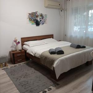 a bedroom with a large bed with two pillows on it at Apartament Florina in Râmnicu Vâlcea