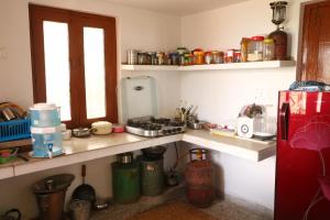 Η κουζίνα ή μικρή κουζίνα στο The Deodar Inn