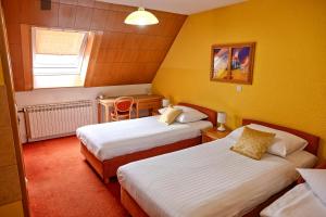 Ein Bett oder Betten in einem Zimmer der Unterkunft Pansion Maltar Varaždin