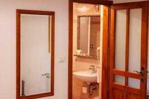 Ein Badezimmer in der Unterkunft Pansion Maltar Varaždin