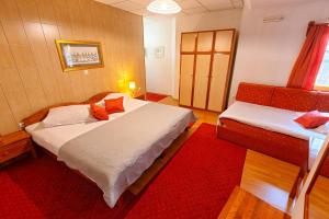Ein Bett oder Betten in einem Zimmer der Unterkunft Pansion Maltar Varaždin