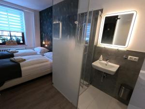 Postel nebo postele na pokoji v ubytování Landgasthof & Hotel Waldeck