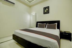 a bedroom with a large bed in a room at Ovel Hotel Grand in Ābādpura