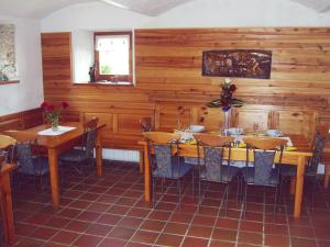 Restaurace v ubytování Guest House Turistična kmetija Plaznik