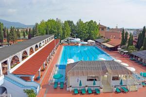 Bazén v ubytování Hotel Boccaccio nebo v jeho okolí