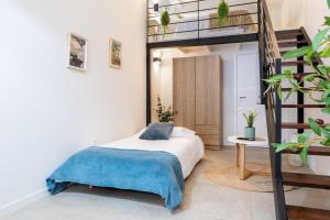 a bedroom with a bunk bed and a staircase at Lore Loft Valencia in Valencia