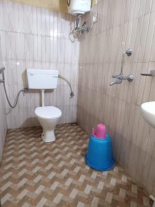 a bathroom with a toilet and a sink at Hotel Himalaya Residency kanchenjunga view in Darjeeling