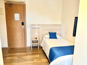 Postel nebo postele na pokoji v ubytování Bluewater Hotel