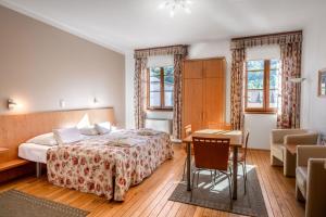 En eller flere senger på et rom på Hotel Galant Mikulov