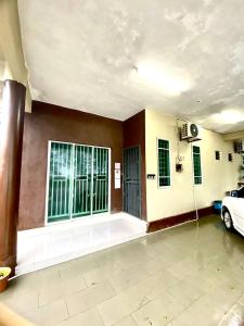 a room with a garage with a car in it at Casaria Homestay Paka in Paka