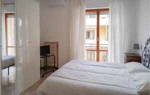 Ένα ή περισσότερα κρεβάτια σε δωμάτιο στο Gorgeous Apartment In Montesilvano