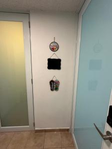 Imagine din galeria proprietății Beachfront Studio Apt w/ Full Kitchen & Pool în Isabela