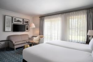 TV at/o entertainment center sa Protea Hotel by Marriott Cape Town Mowbray
