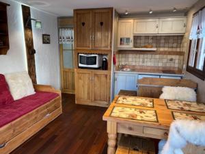 Η κουζίνα ή μικρή κουζίνα στο Appartement avec balcon au centre de la station, proche des remontées mécaniques