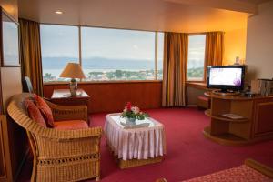 TV a/nebo společenská místnost v ubytování Phayao Gateway Hotel