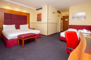 A bed or beds in a room at Crowne Plaza Venice East by IHG