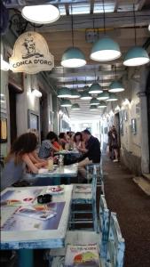 un gruppo di persone seduti ai tavoli in un ristorante di Cosy&Lux on main square, Korzo Rijeka a Fiume (Rijeka)