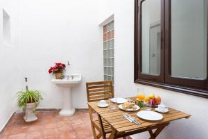 Fotografie z fotogalerie ubytování El Hostal del Cubo v destinaci San Juan de la Rambla