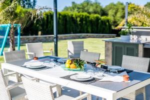 Essen in der Villa oder in der Nähe