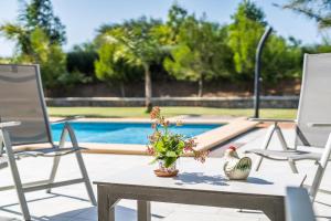 Der Swimmingpool an oder in der Nähe von Villa Ca Na Marga