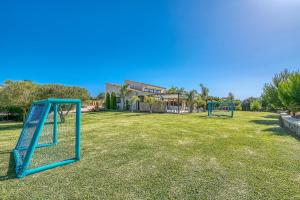 Ein Kinderspielbereich in der Unterkunft Villa Ca Na Marga
