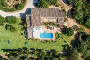Der Swimmingpool an oder in der Nähe von Villa Ca Na Marga
