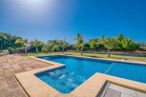 Der Swimmingpool an oder in der Nähe von Villa Ca Na Marga