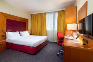 A bed or beds in a room at Crowne Plaza Venice East by IHG