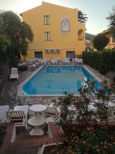 Swimming pool sa o malapit sa Hotel La Conchiglia