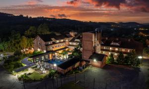 an aerial view of a building with a swimming pool at Farina Park Hotel in Bento Gonçalves