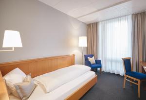 Postel nebo postele na pokoji v ubytování Hotel Schiff am Rhein