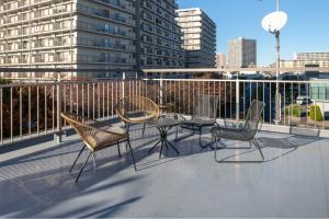 a group of chairs and a table on a balcony at Residencial Voyan 南砂町 in Tokyo