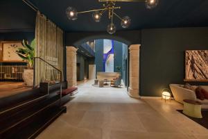 a living room with an archway and a bath tub at Sant Jaume Design Hotel in Palma de Mallorca